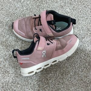 On Kids Sneakers in Pink and White